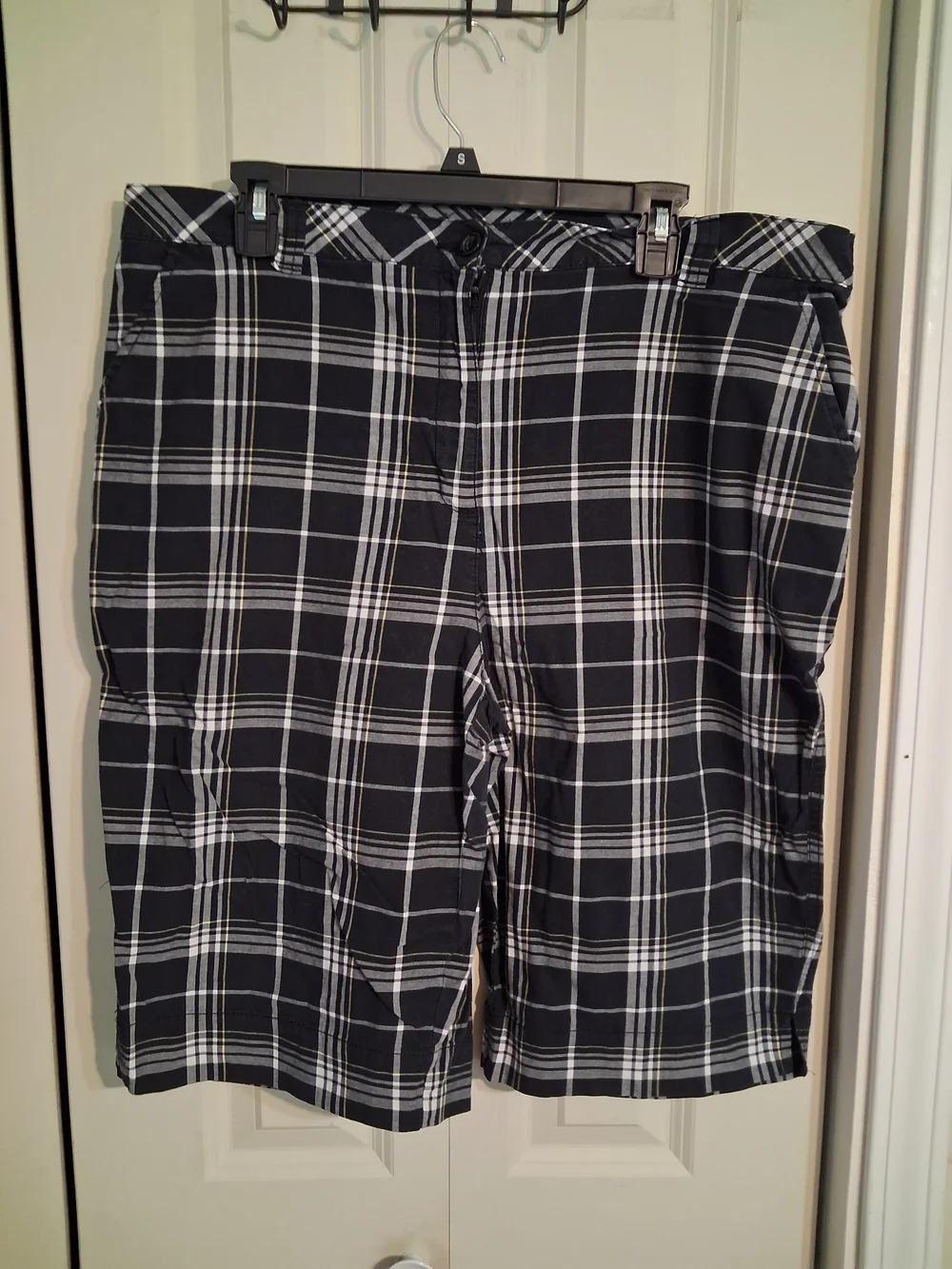 Karen Scott Black and White Plaid Flat Front Women’s Shorts